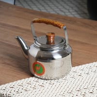 ابريق شاي بتصميم عصري لون فضي سعة 1 لتر