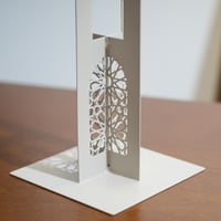 ستاند ديكور بتصميم مئذنة رمضانية – بيج