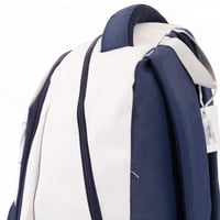 شنطة ظهر مدرسية بحمالات كتف قابلة للتعديل وجيوب مت...