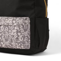 مجموعة شنطة ظهر مدرسية 4 في 1 بتصميم مميز لون اسود