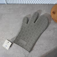 قفاز سيليكون مقاوم للحرارة بتصميم مميز لون رمادي