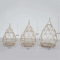 تحفة ديكورية حديد بتصميم هرمي لون ذهبي بأحجام مختل...