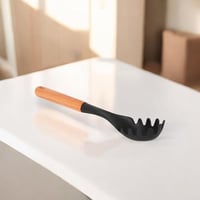 ملعقة تقديم المعكرونة بمقبض خشب لون اسود وبني