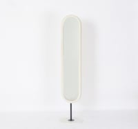 مرايا ستاند بإطار أبيض أنيق – إطلالة عصرية