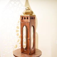 فانوس رمضان خشب ومعدن بتصميم مزخرف لون بني وذهبي م...