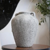 فازة سيراميك بتصميم مميز لون رمادي مقاس 28 سم