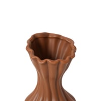 فازة فخار بتصميم غاية الرقي باللون البني مقاس 34 س...