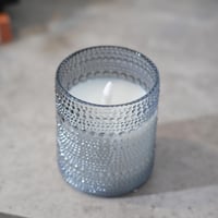 شمعة مضيئة غير معطرة بكأس زجاجي باللون الازرق مقاس...