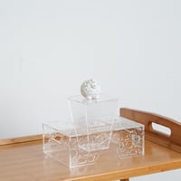 ستاند تقديم اكريلك بتصميم خروق مقاس 20x15 سم - عيد...