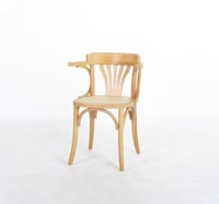 كرسي حديقة أنيق ومريح بتصميم مميز لون خشب