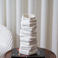 فازة ريزن بتصميم مميز باللون الابيض مقاس 30x10 سم