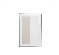 لوحة جدارية فنية بتصميم عصري يضفي لمسة فخامة على م...