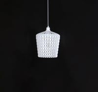 ثريا معلقة بتصميم عصري أنيق –لون ابيض