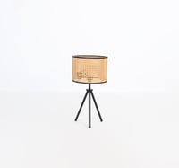 اباجورة طاولة بتصميم مميز باللون الأسود