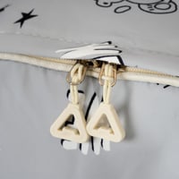 شنطة ظهر مدرسية بتصميم مميز لون رمادي