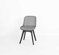 كرسي بتصميم متين وخفيف – مثالي للحدائق والمناسبات...