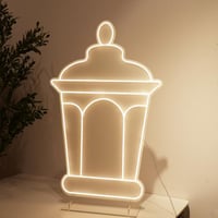 مصباح نيون على شكل فانوس