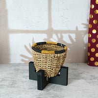 ستاند تقديم خوض بقاعدة خشبية باللون الاسود مقاس 15...