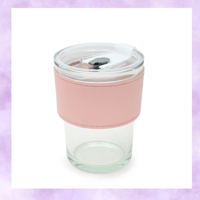 كوب زجاجي مع مسكة جلد