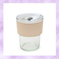 كوب زجاجي مع مسكة جلد