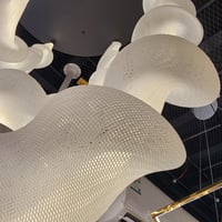 نجف مودرن ذهبي بتلات الورد لطش