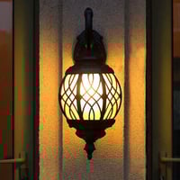 فانوس جداري بني