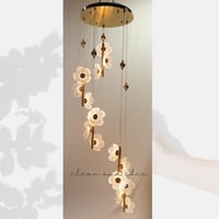 نجفة ورود اكريليك ذهبية خماسية