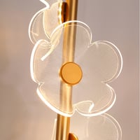 نجفة ورود اكريليك ذهبية خماسية