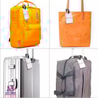 حامل بطاقة شخصية خشبي