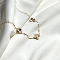 سلسال فان كليف 3 وردات كبيرة - شامل الملحقات