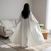 عباية كريب كوري لف بيضاء