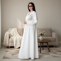 عباية كريب كوري لف بيضاء