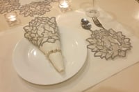 مفرش دانتيل رمادي