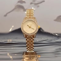 ساعة نسائية موديل هلل ذهبي ميناء ذهبي