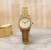 ساعة نسائية موديل هلل ذهبي ميناء ابيض