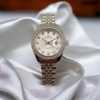 ساعه نسائيه موديل رولكس فضي