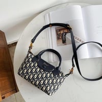 شنطة نسائية كروس بودي