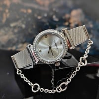 ساعه نسائيه ماركه فيريوس الجديده فضي ميناء فضي