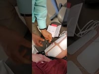 جهاز TENS محمول بقناتين Chattanooga بشاشة وأزرار ت...