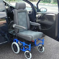 كرسي متحرك مع رافعة جانبية للسيارة ايطالي