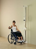 جهاز البكرة الجداري للعلاج الطبيعي معدن أبيض بمقاب...