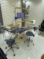 كرسي عيادة أسنان بي كير، هيكل معدني مريح للاستخدام...