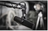 ميكروفون ستوديو كارديويد SM7B من شور، يوفر تسجيلات...