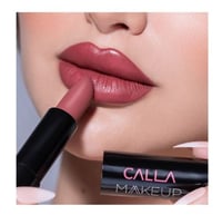 أحمر شفاه مطفي من Calla Makeup مرطب كريمي 4.2 جم