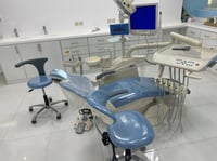 كرسي عيادة أسنان بي كير، هيكل معدني مريح للاستخدام...