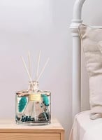 موزع روائح من JULY WND HOME بعطر خشب الصندل مع أعو...