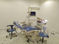 كرسي عيادة أسنان بي كير، هيكل معدني مريح للاستخدام...