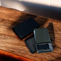 حقيبة Tokyo Koch Kult باغراضها