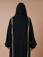ثوب صلاة أسود مطرز
