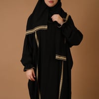 ثوب صلاة أسود مطرز